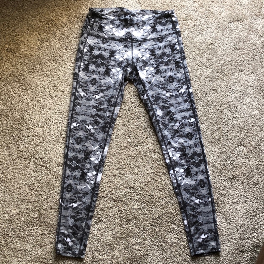 2 pairs like new Athleta leggings